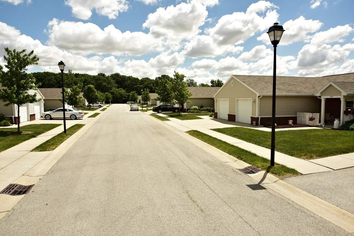 Lake Towne Senior - Photo 2 of 7