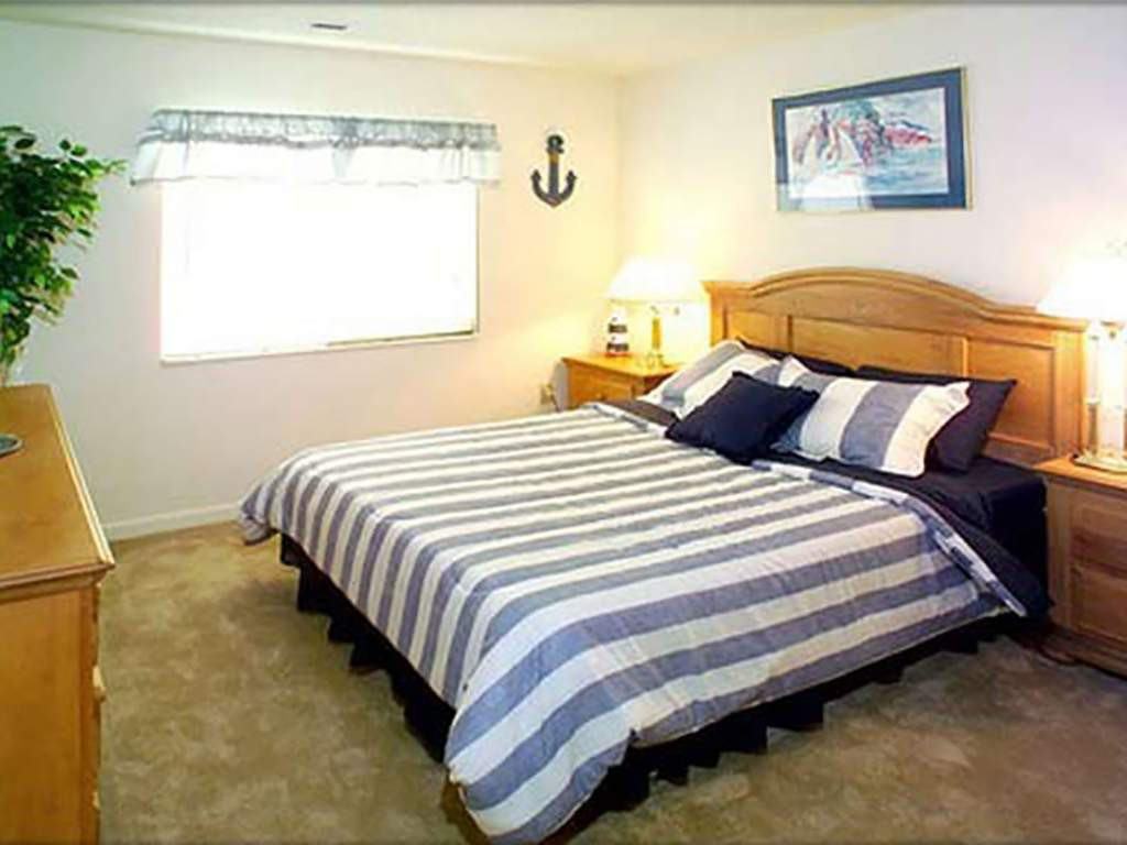 Lake Towne Senior - Photo 3 of 7