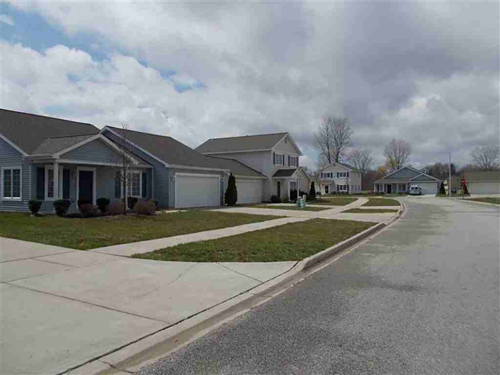 South Saginaw Homes - Photo 3 of 6