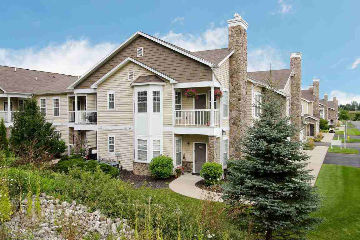 Stone Falls of Ada - Photo 3 of 32