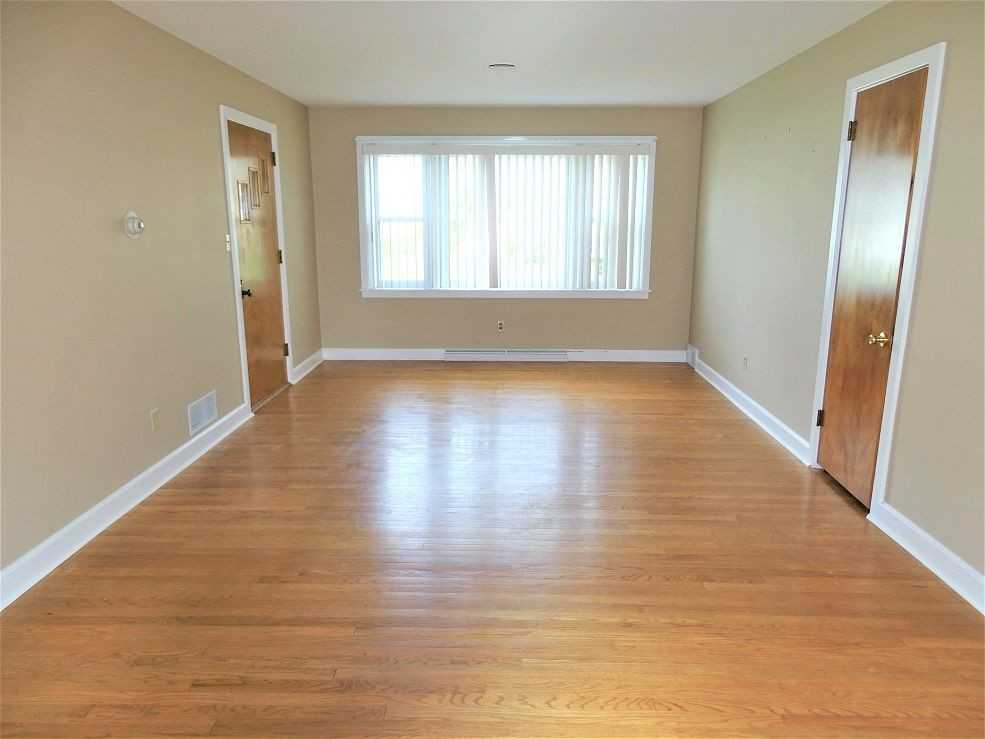 279 W Maple Grove Rd - Photo 2 of 19