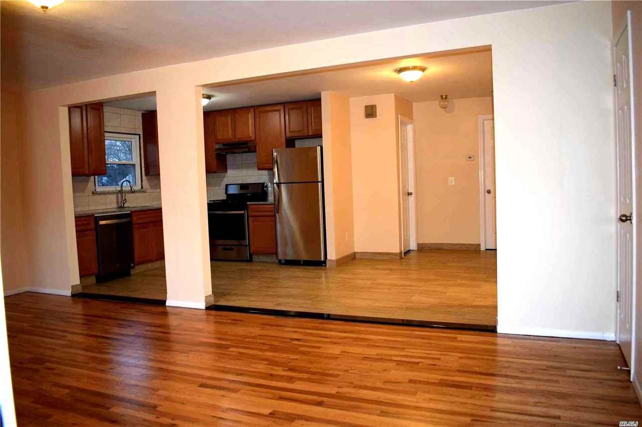 73 Mott Ave - Photo 3 of 20