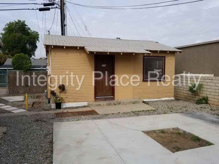 308 S Washburn Ave - Photo 3 of 12