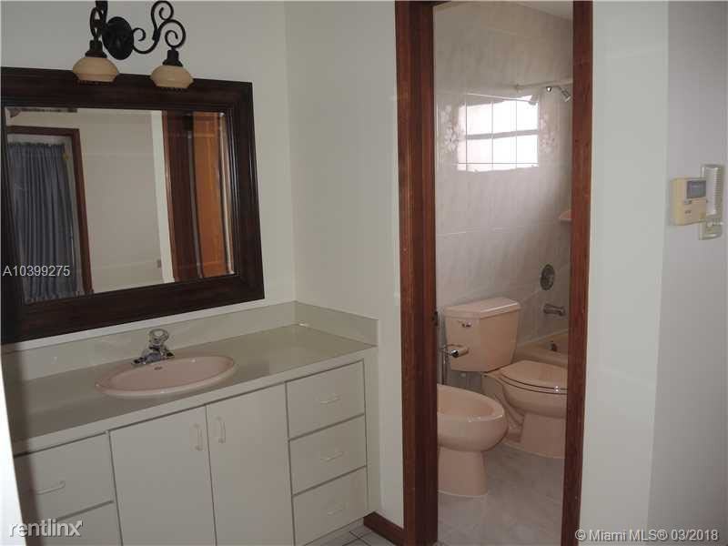 3340 SW 79th Ave #IV - Photo 3 of 10