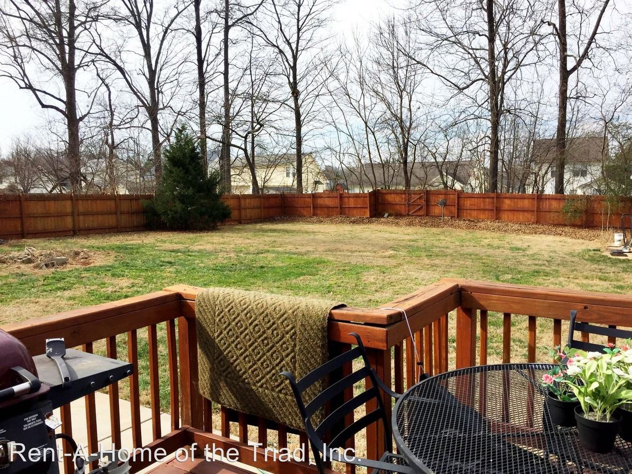 901 King George Dr - Photo 3 of 10