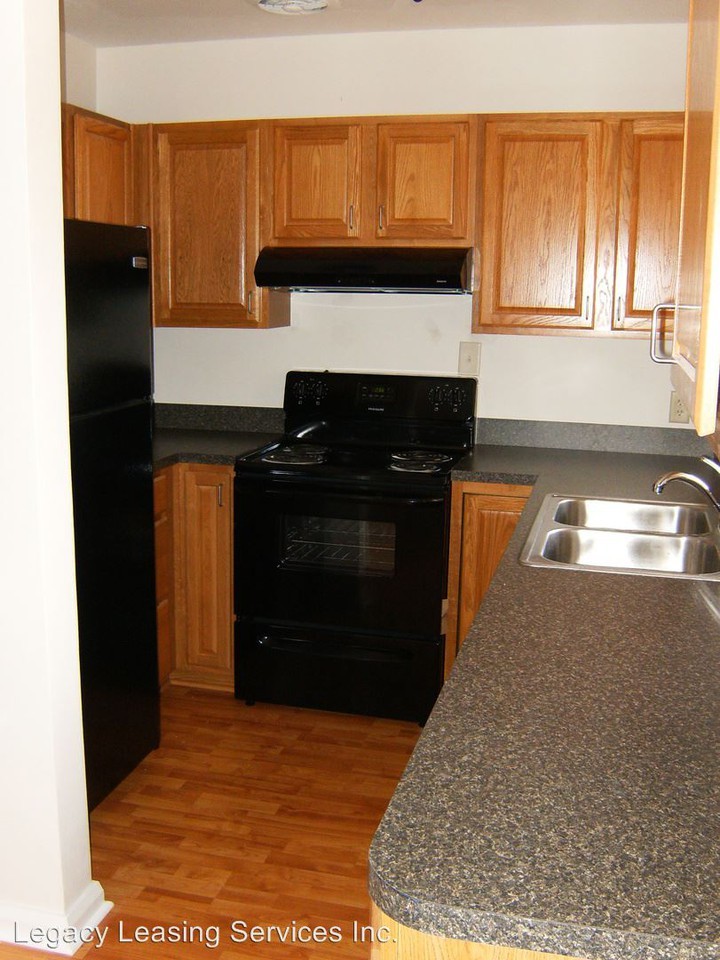 925 Dunkirk Pl - Photo 3 of 12