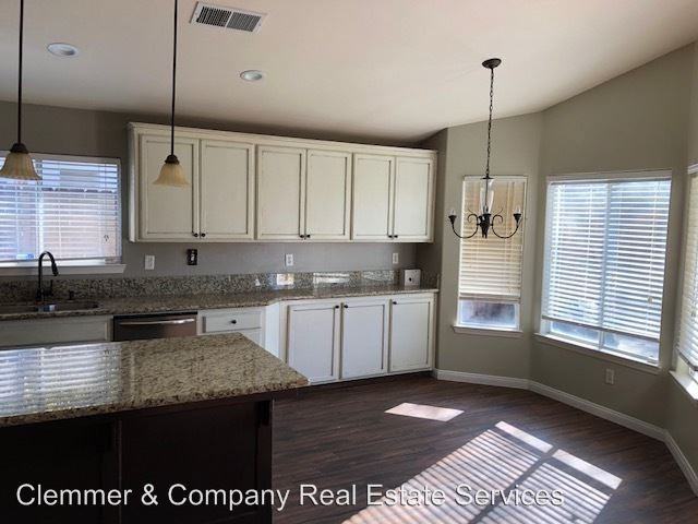 10211 Crandon Park Dr - Photo 3 of 14
