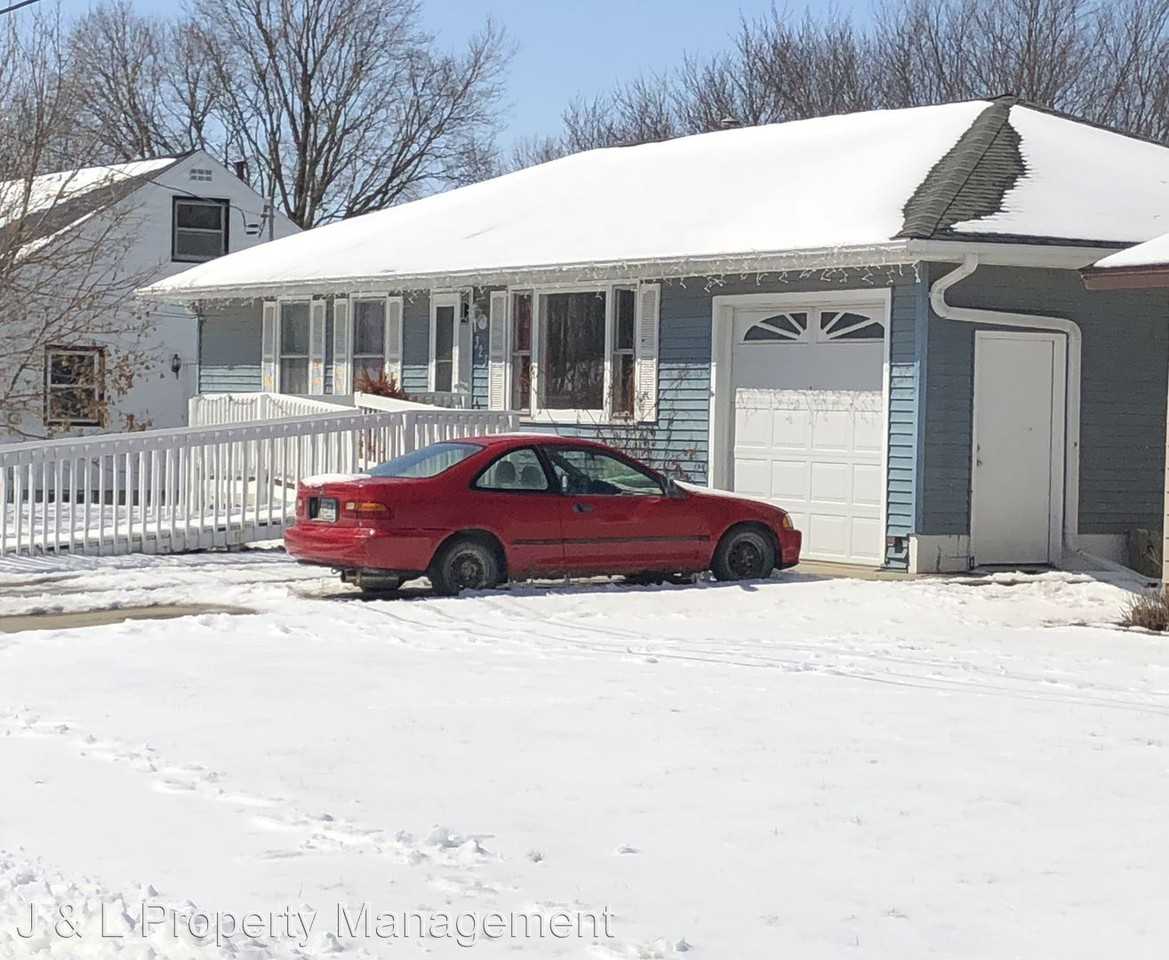 323 2nd St NE - Photo 2 of 4