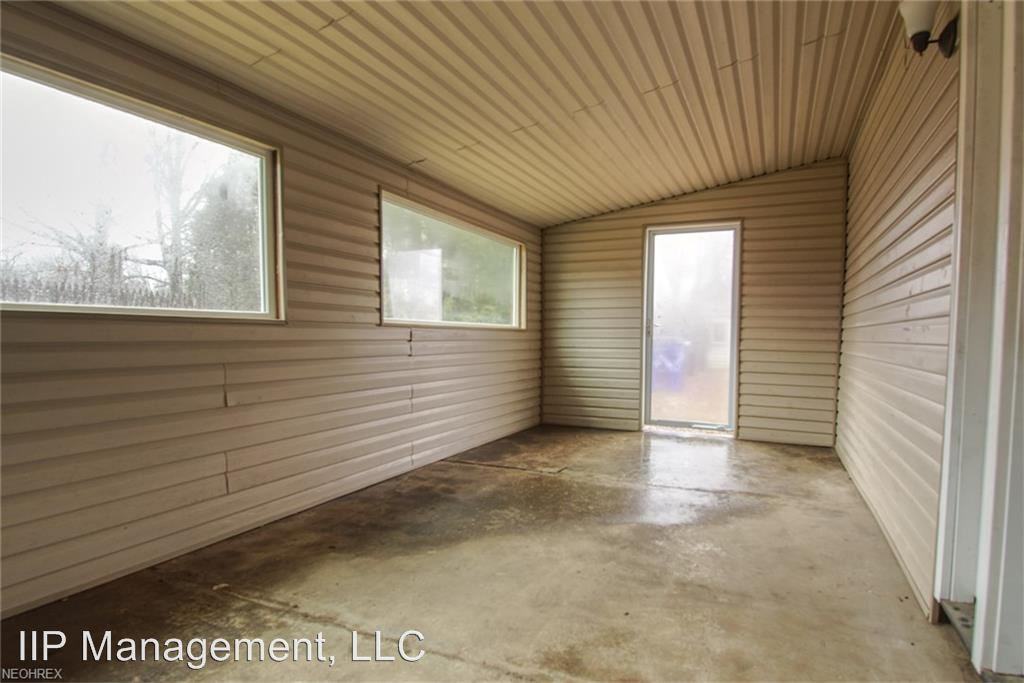 10235 Wentworth Rd - Photo 2 of 13