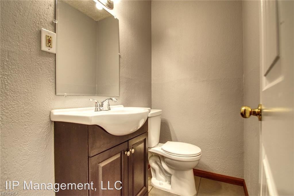 10235 Wentworth Rd - Photo 3 of 13