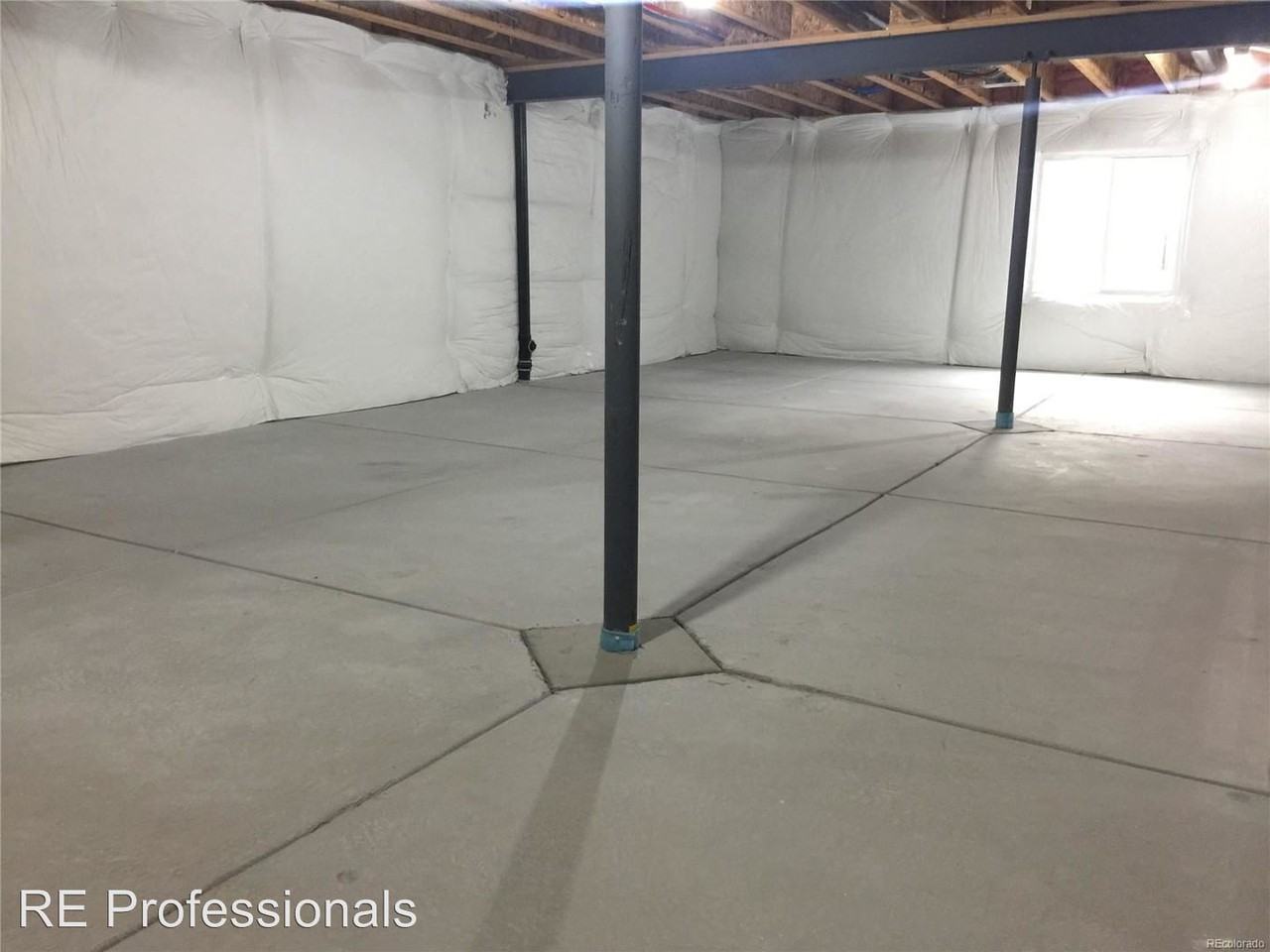 5613 S Elk Ct - Photo 3 of 11