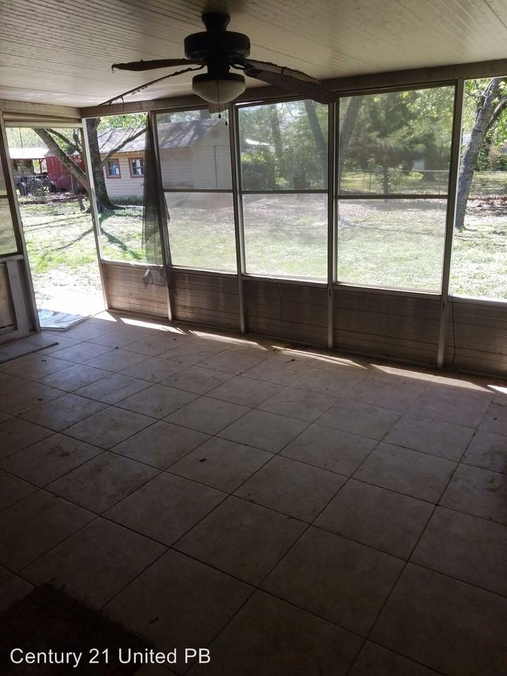 400 Parkway Dr - Photo 2 of 9