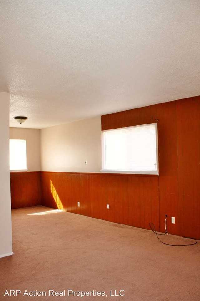 10328 Blythe Dr - Photo 3 of 8