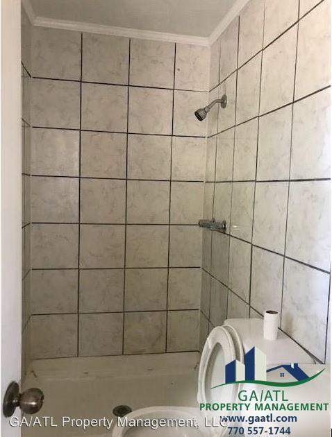 539 Green St - Photo 2 of 5
