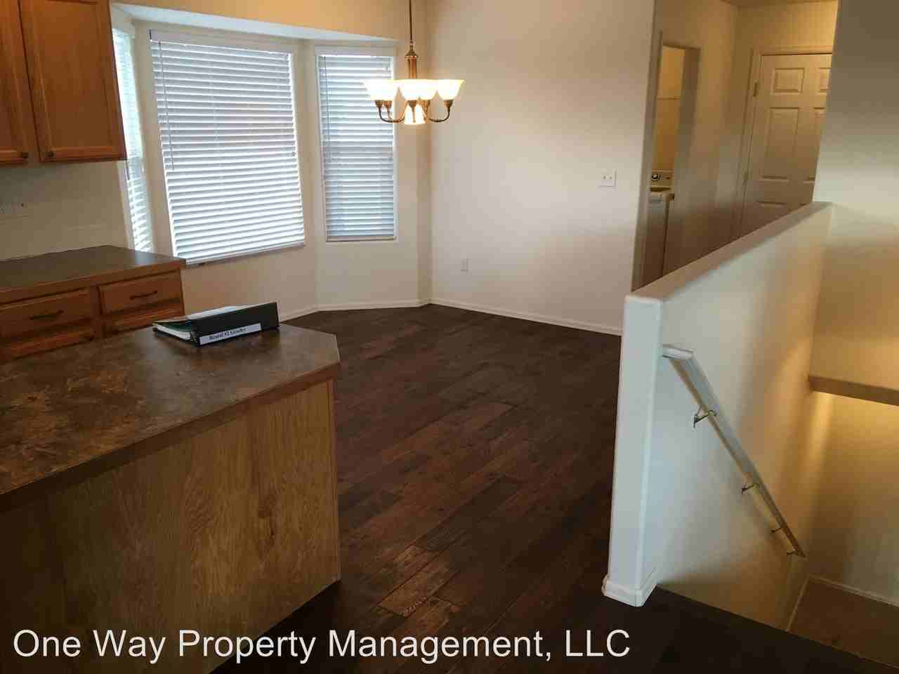 1711 85th Ave - Photo 3 of 15