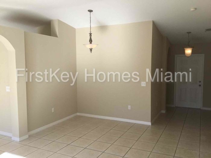 27943 SW 136th Pl - Photo 3 of 24