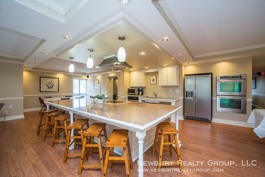 406 N Neville St #406 - Photo 3 of 10