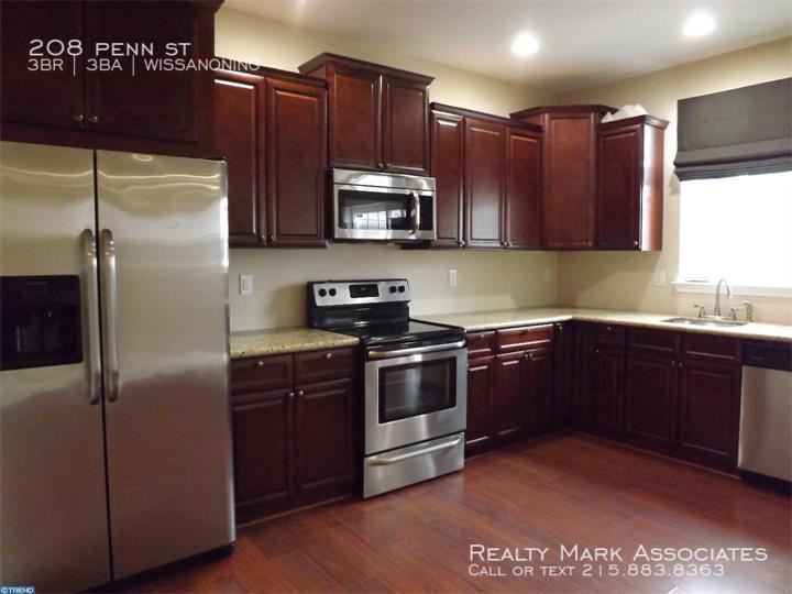 208 Penn St - Photo 2 of 20