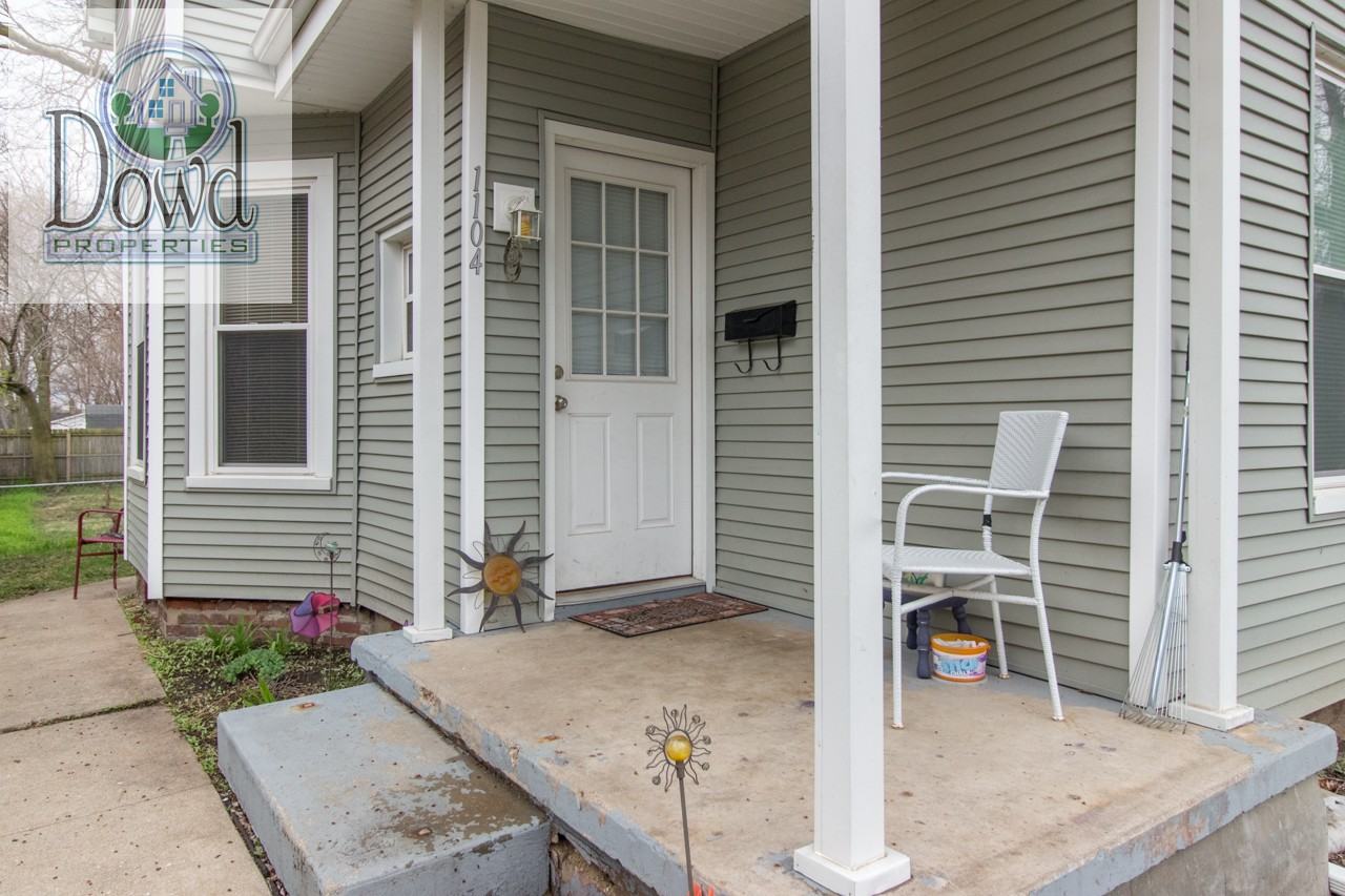 1104 North Oak Street - Photo 2 of 10