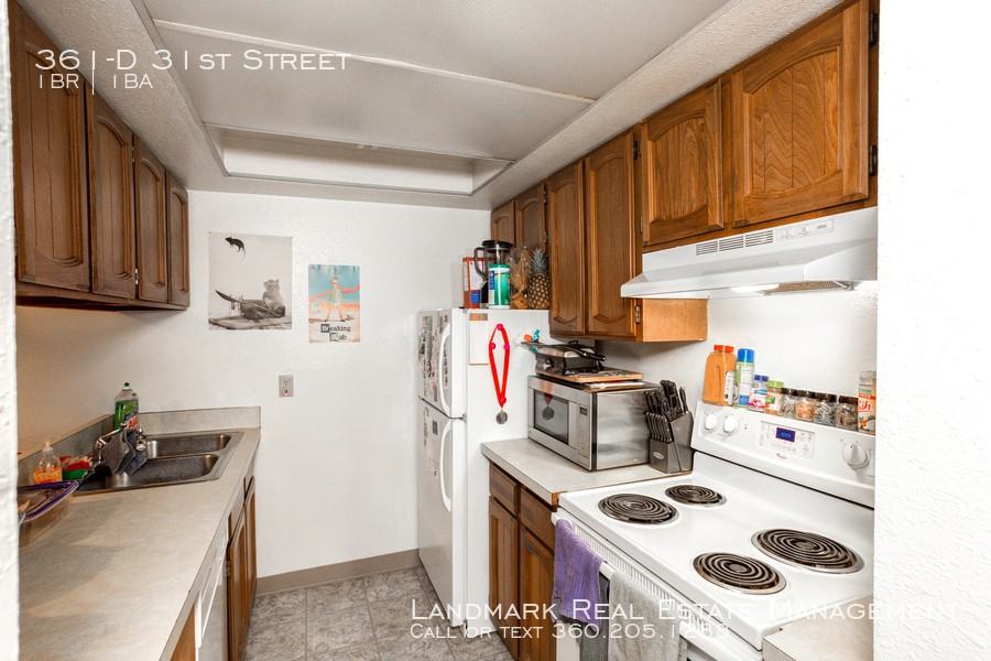 361 31st St - Photo 2 of 7