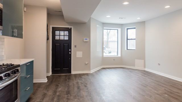 2852 N Albany Ave #1 - Photo 3 of 15