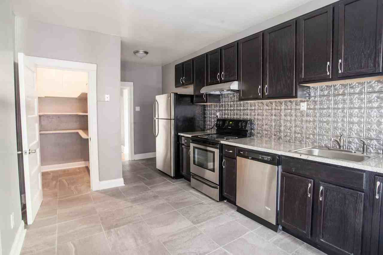 Vandy House - Photo 2 of 50