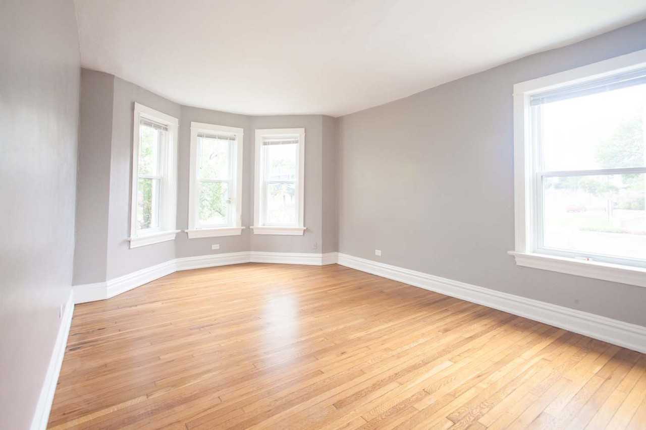 Vandy House - Photo 3 of 50