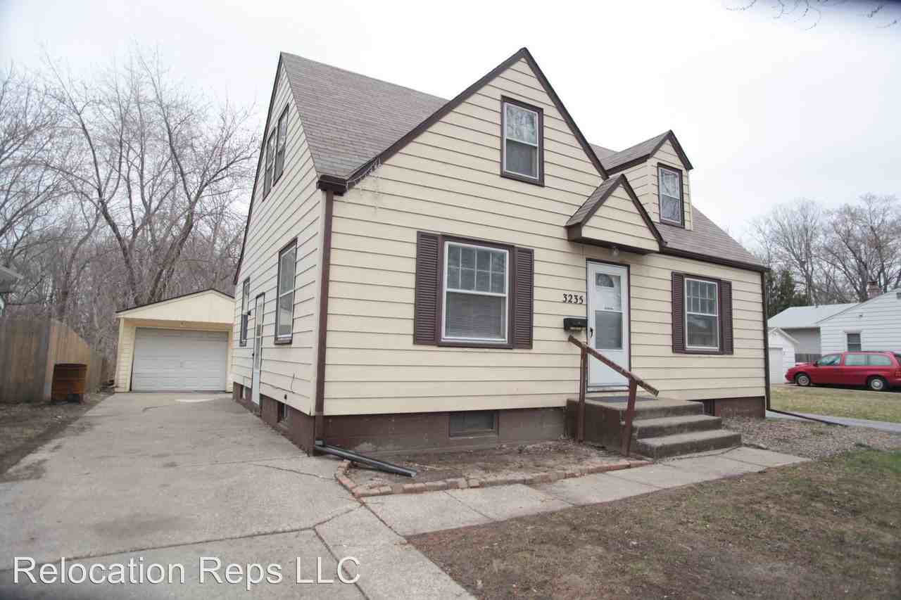 3235 24th Ave - Photo 2 of 22