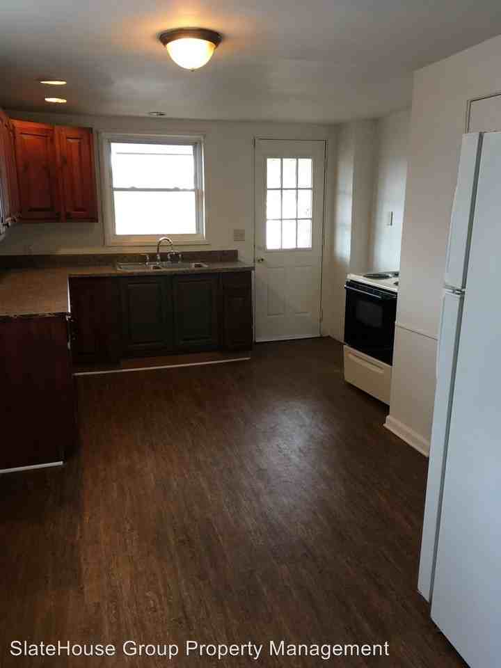 324 N 2nd St - Photo 2 of 10