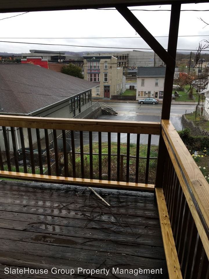 324 N 2nd St - Photo 3 of 10