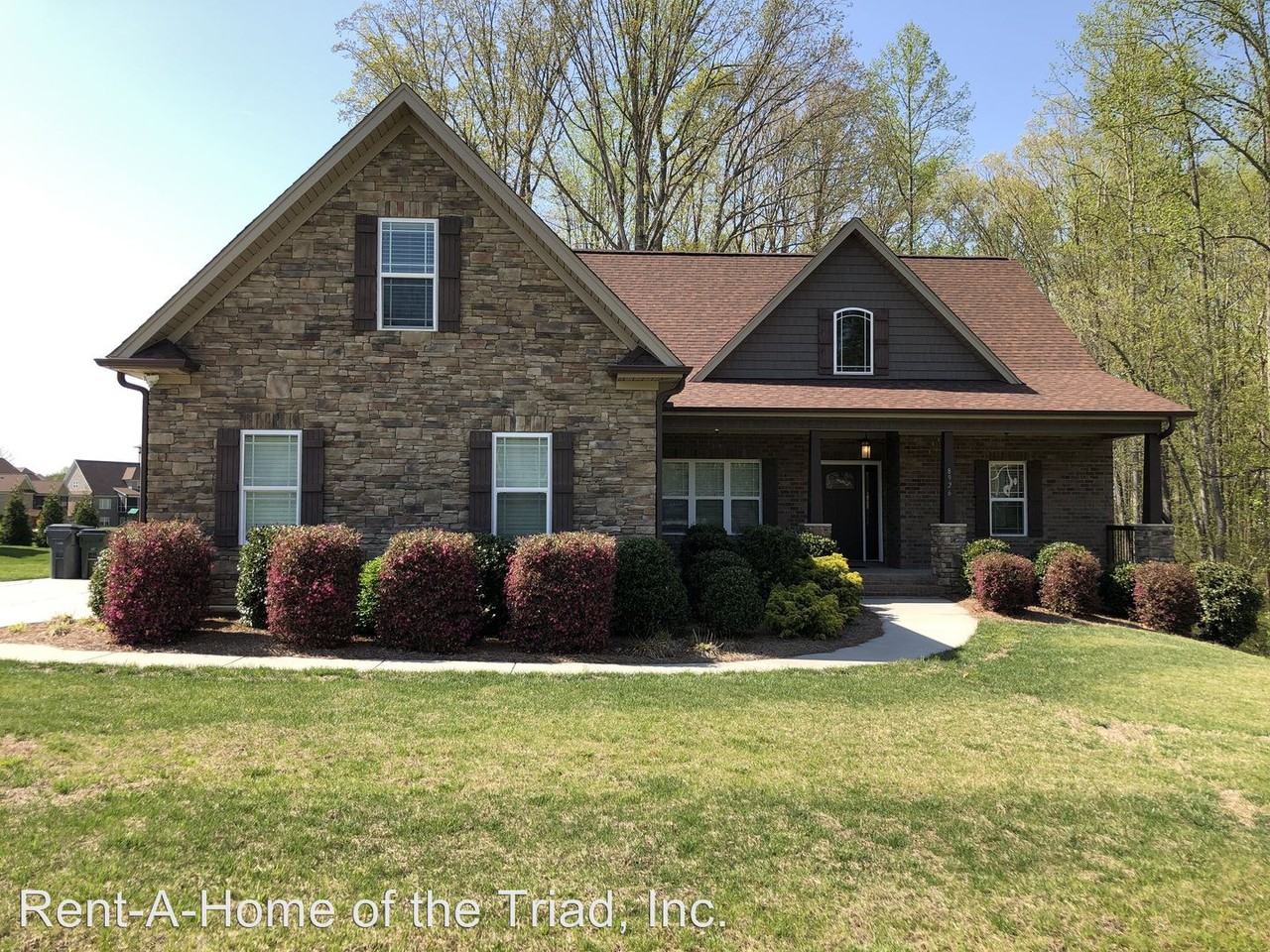 8926 Grove Park Dr - Photo 2 of 16