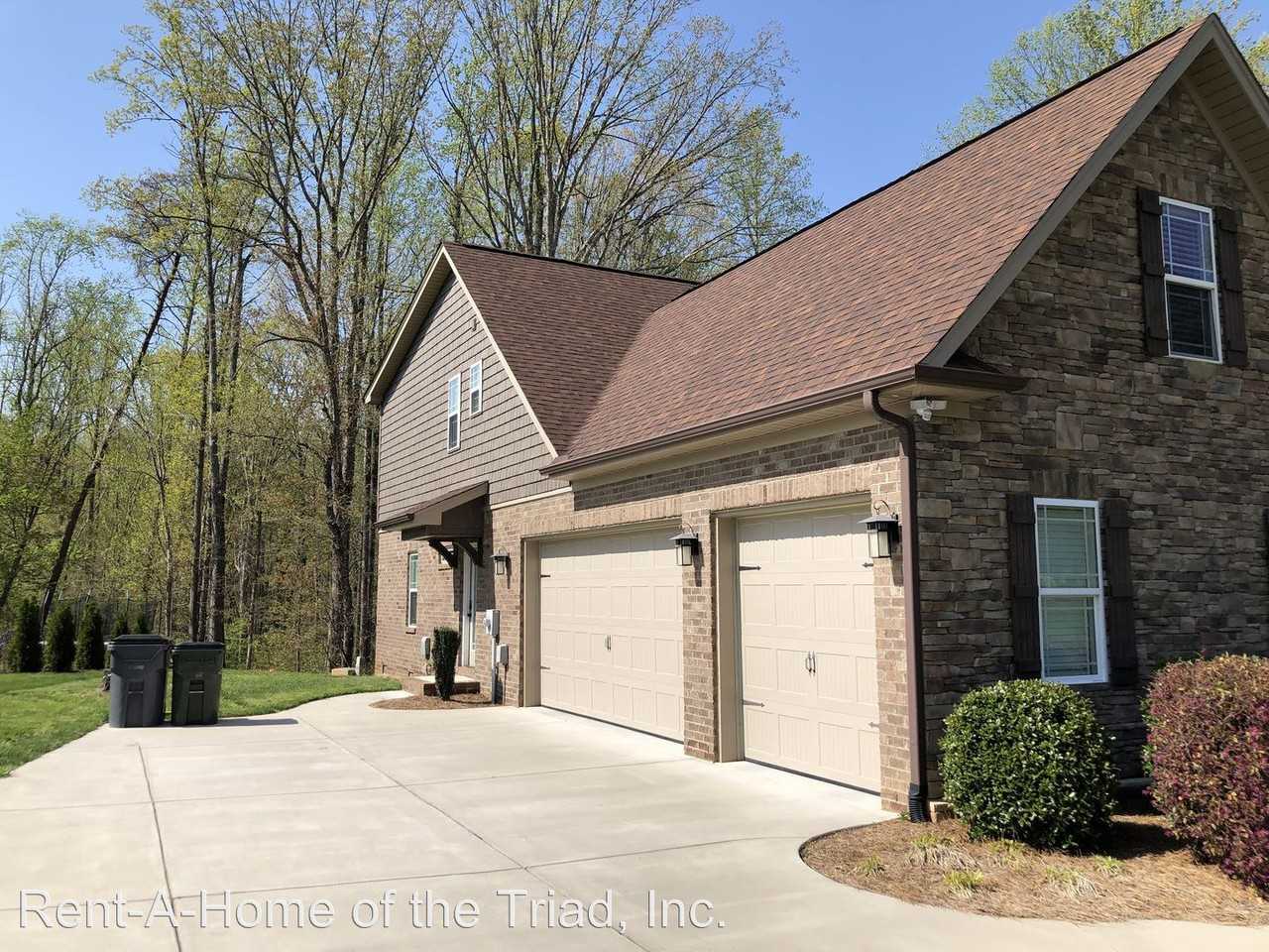 8926 Grove Park Dr - Photo 3 of 16