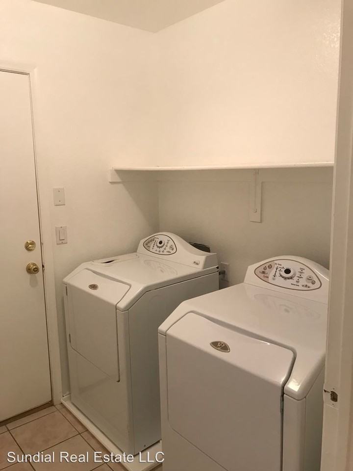 1464 S Oak St - Photo 2 of 30