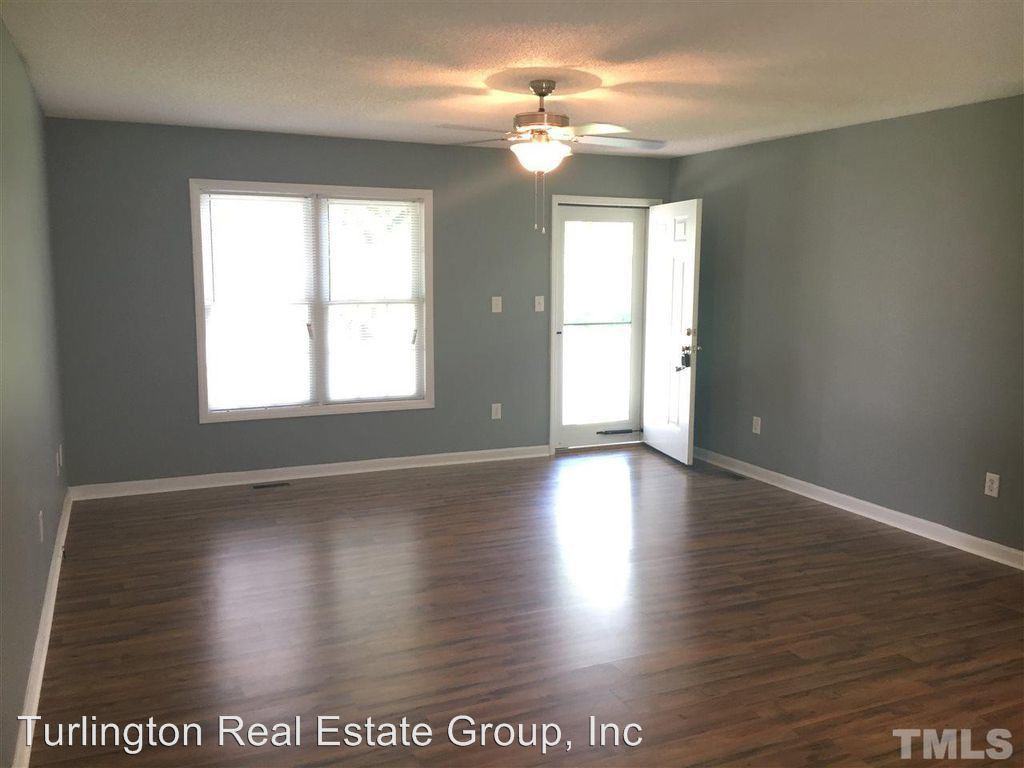 304 Burgess Cir - Photo 2 of 12