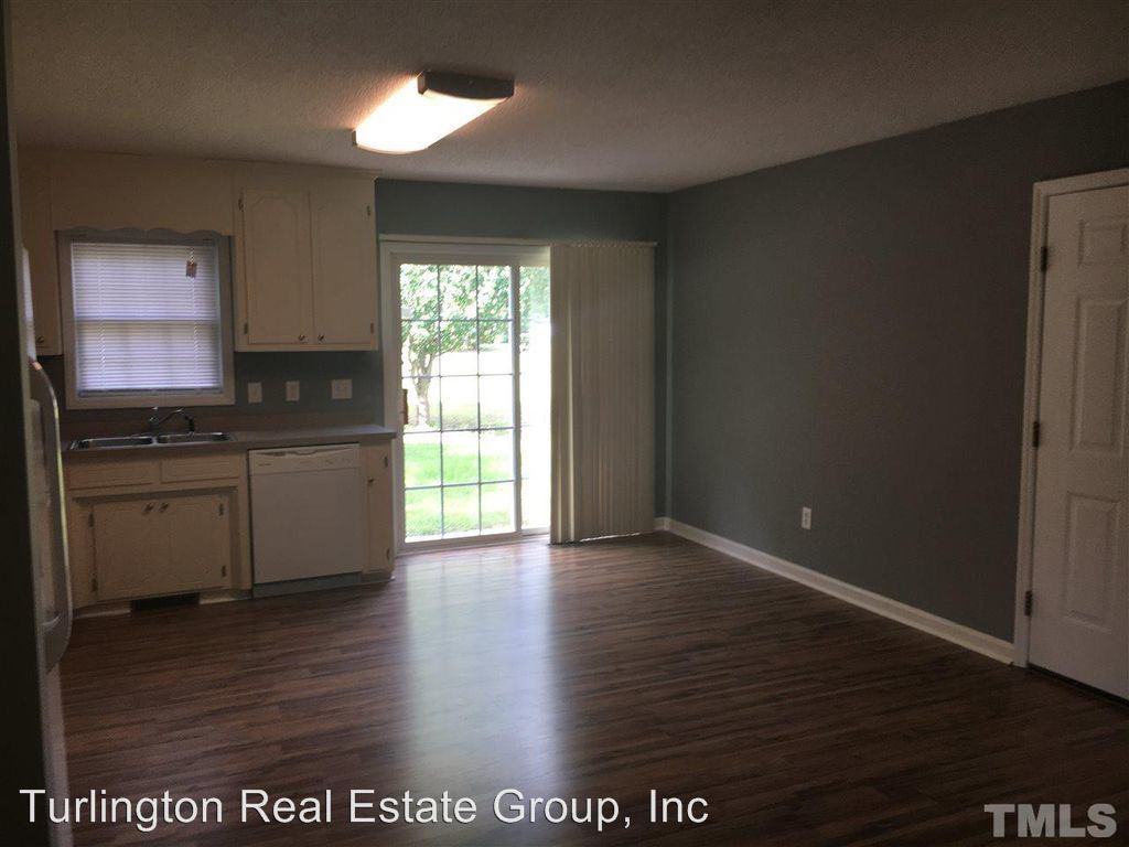 304 Burgess Cir - Photo 3 of 12