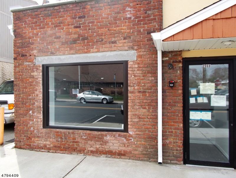 206 Main St - Photo 2 of 5