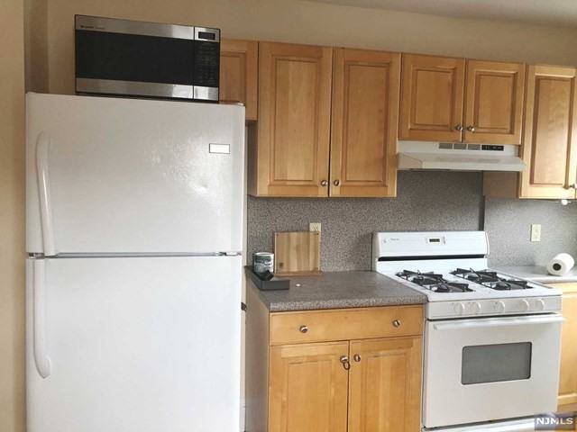 108 Niagara St - Photo 2 of 9