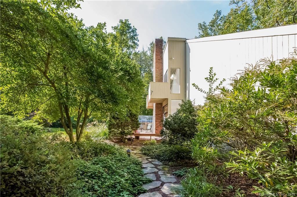 28 Charcoal Hill Rd - Photo 2 of 22