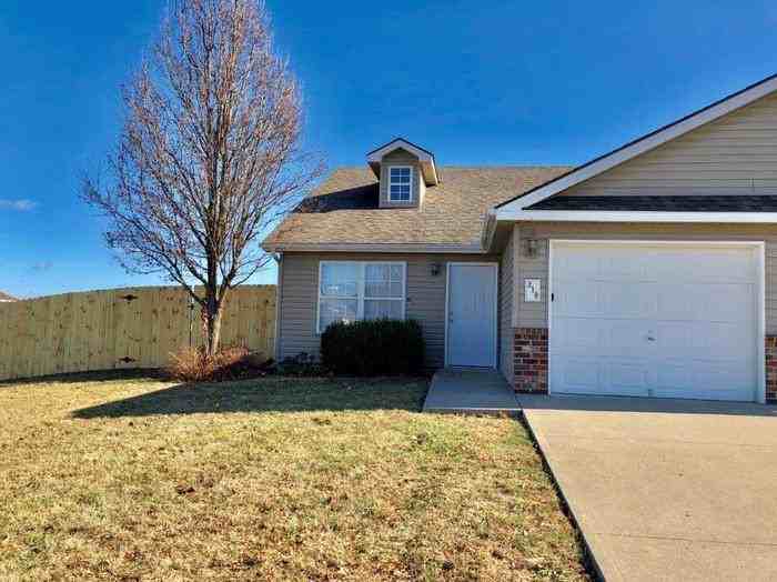 210 Birdie Dr, Pleasant Hill, MO 64080 3 Bedroom Apartment for Rent for