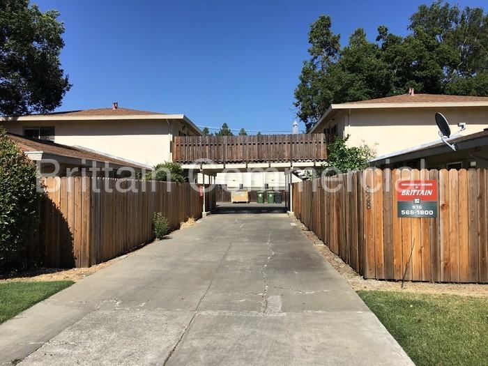 828 2nd St - Photo 3 of 9