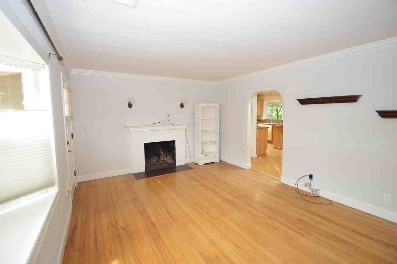 5439 Santa Cruz Avenue - Photo 3 of 9