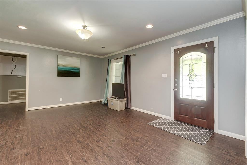 1306 Bridle Spur Ln - Photo 2 of 11