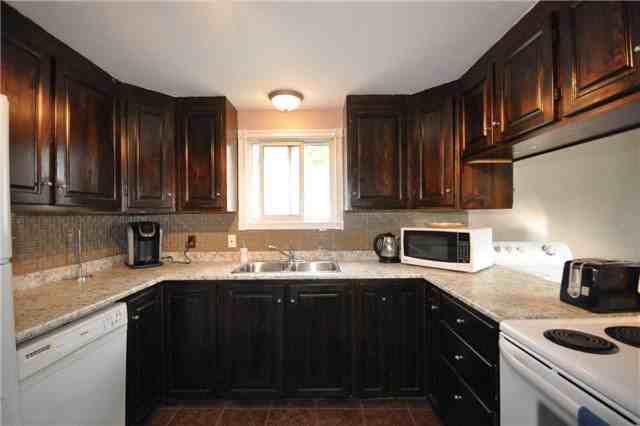 100 Queen St N - Photo 3 of 7