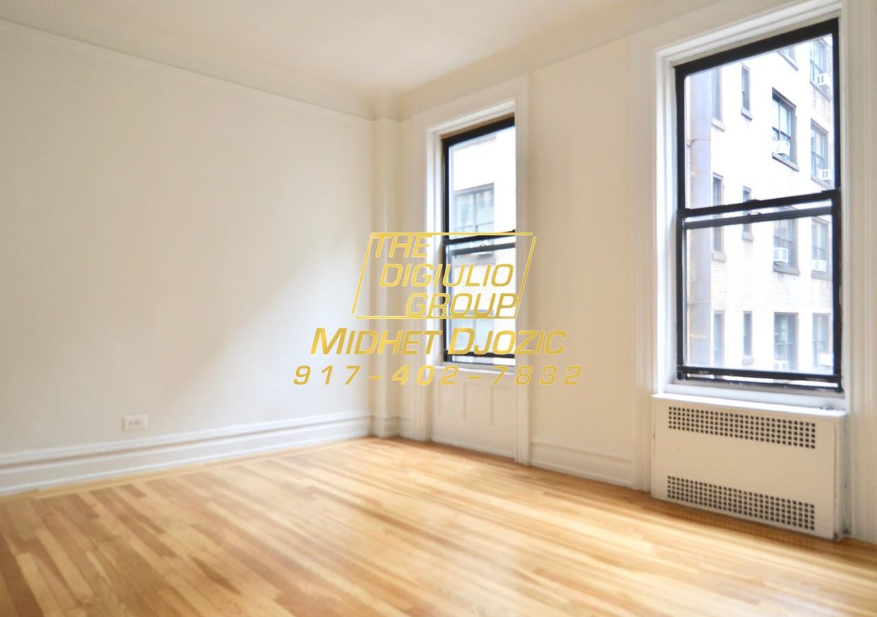 7th Ave Between W 54th St. #10F