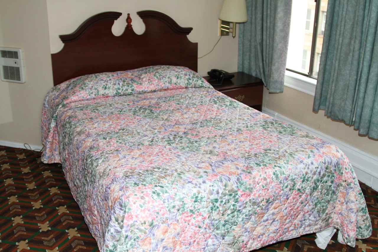 Gateway Inn - Photo 2 of 4