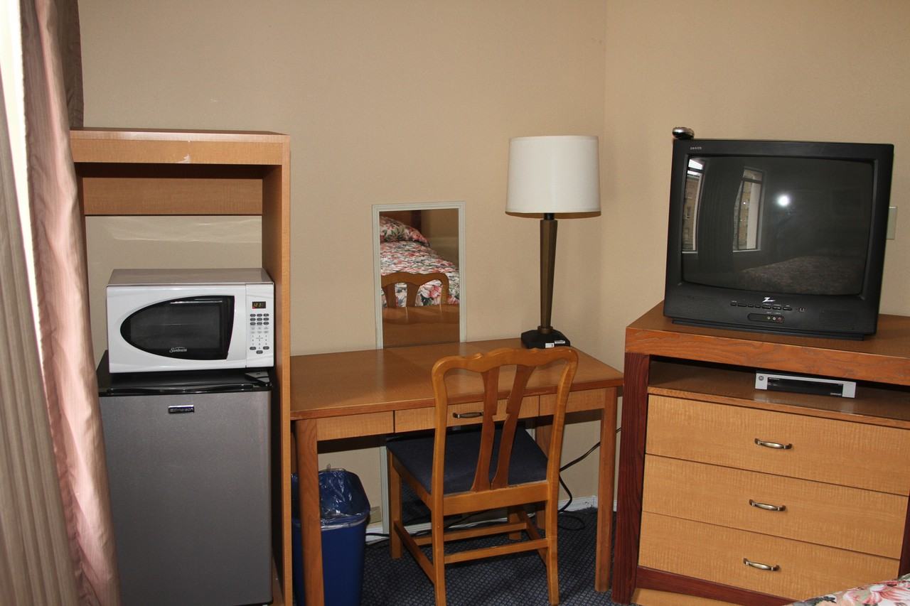 Gateway Inn - Photo 3 of 4