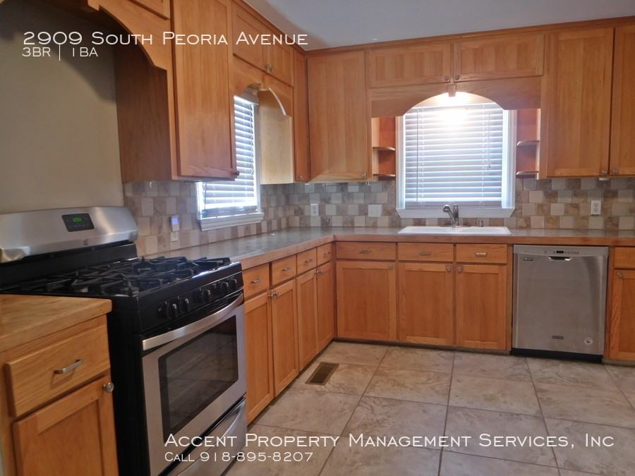 2909 S Peoria Ave - Photo 2 of 21