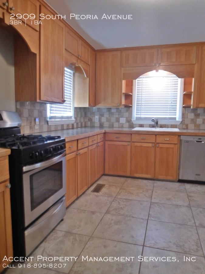 2909 S Peoria Ave - Photo 3 of 21