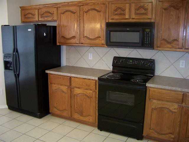 2771 Avery Dr - Photo 3 of 9