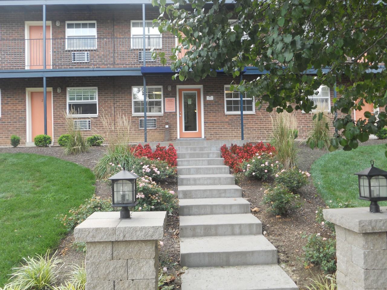 Unique Apartments On Laclede Station Road with Simple Decor